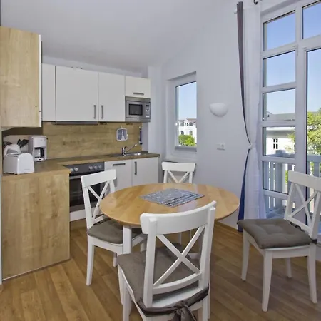 Mit Meerblick Und Balkon, Gratis Nutzung Vom Ahoi Erlebnisbad Und Sauna In Sellin - Meeresblick 48 * Goehren (Ruegen)